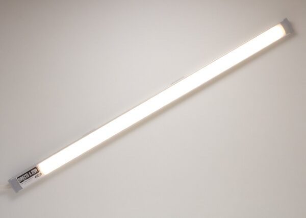 Varilla/tira Led 220v Directo Bajo Alacena Aluminio Plano con llave